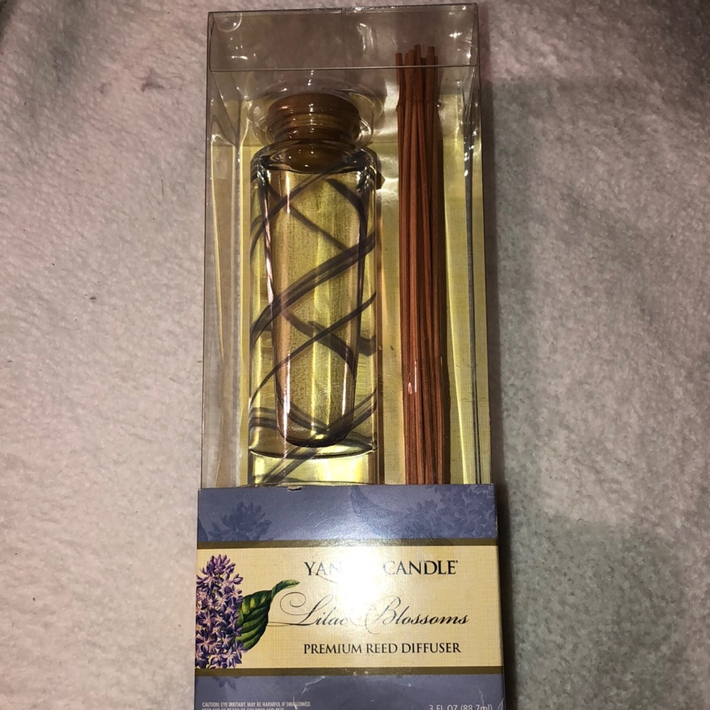 YANKEE CANDLE Lilac Blossoms Fragranced Oil glass Reed Diffuser NEW